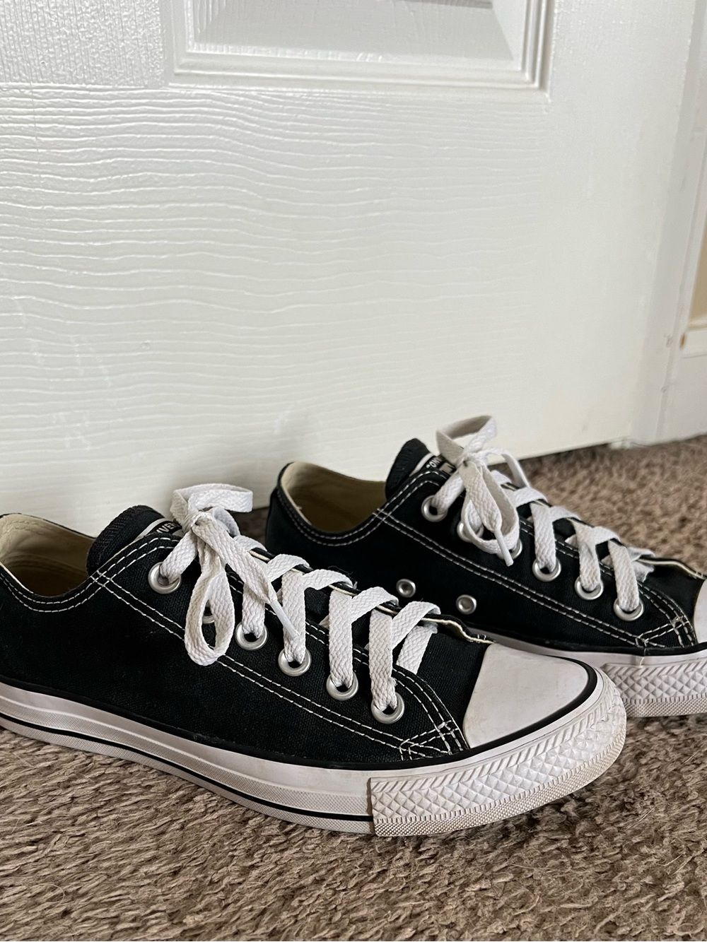 Converse Chuck Taylor All Star Low Top Black Canvas Lace Up Sneakers Womens 6.5